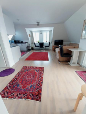 Peaceful Apartment- 3 Zi- Loggia & Garden in Blankenese-